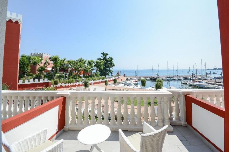 Hotel Villa Garuti Padenghe sul Garda Exterior photo